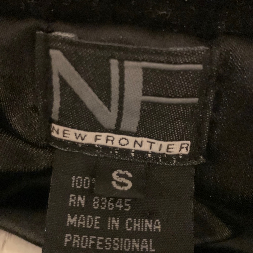 NEW FRONTIER BLACK SUEDE BUTTON UP JACKET WITH REMOVABLE TIE BELT- SIZE SMALL - Picture 8 of 10